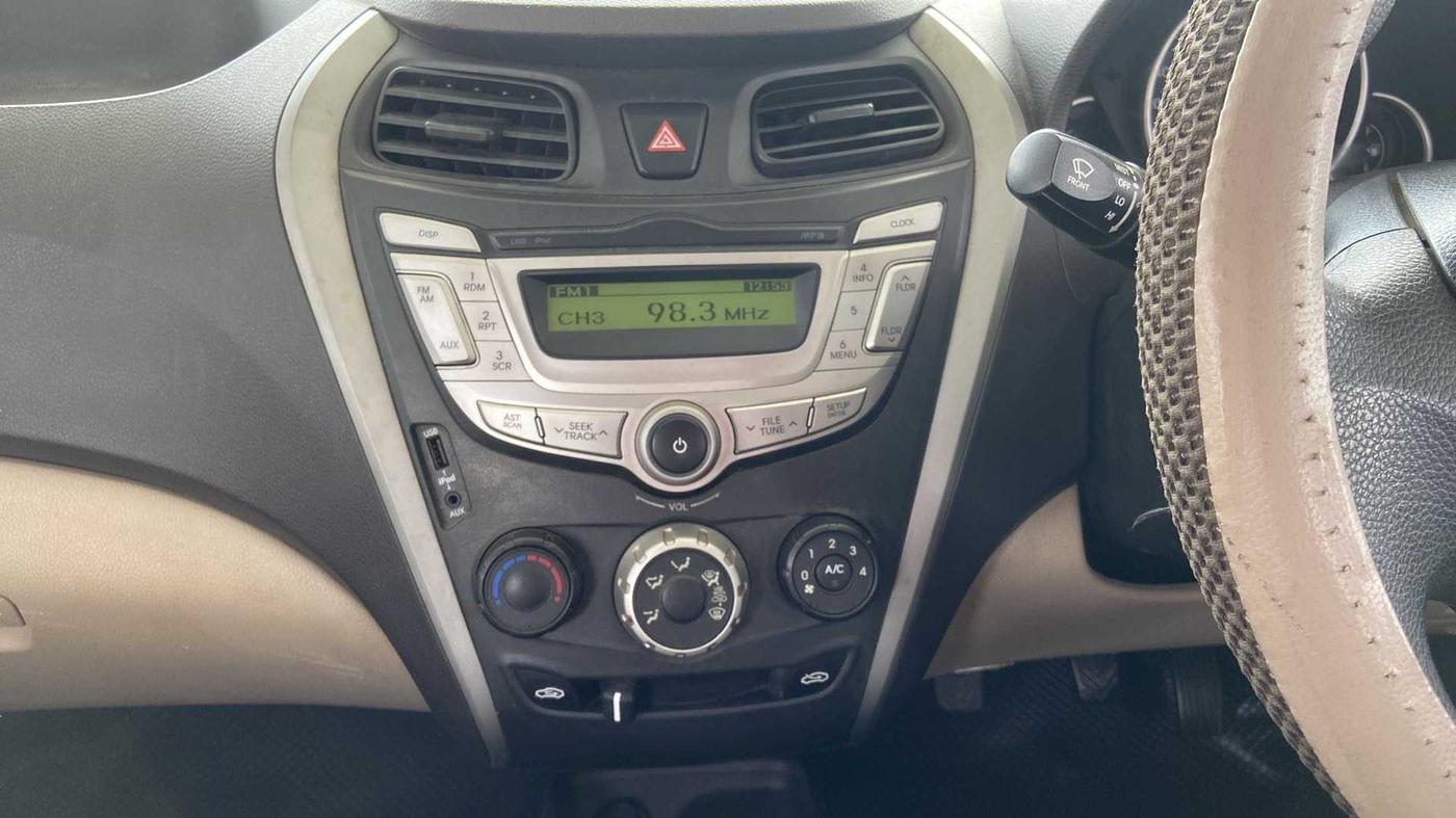 2015 Hyundai Eon MAGNA +, Petrol, Manual, 68,004 km, Air Conditioner