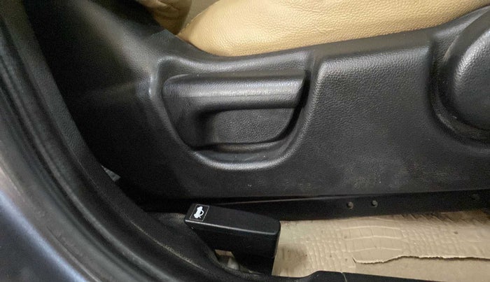 2017 Honda City 1.5L I-VTEC V MT, Petrol, Manual, 39,885 km, Driver Side Adjustment Panel