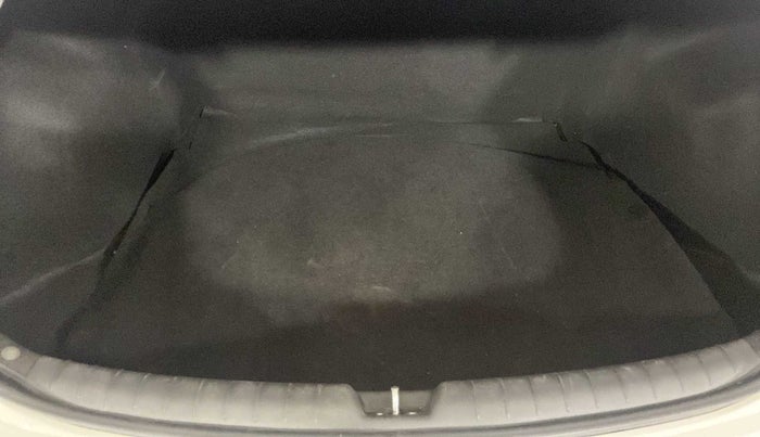 2021 Hyundai Verna SX 1.5 VTVT IVT, Petrol, Automatic, 17,138 km, Dicky (Boot door) - Tool missing