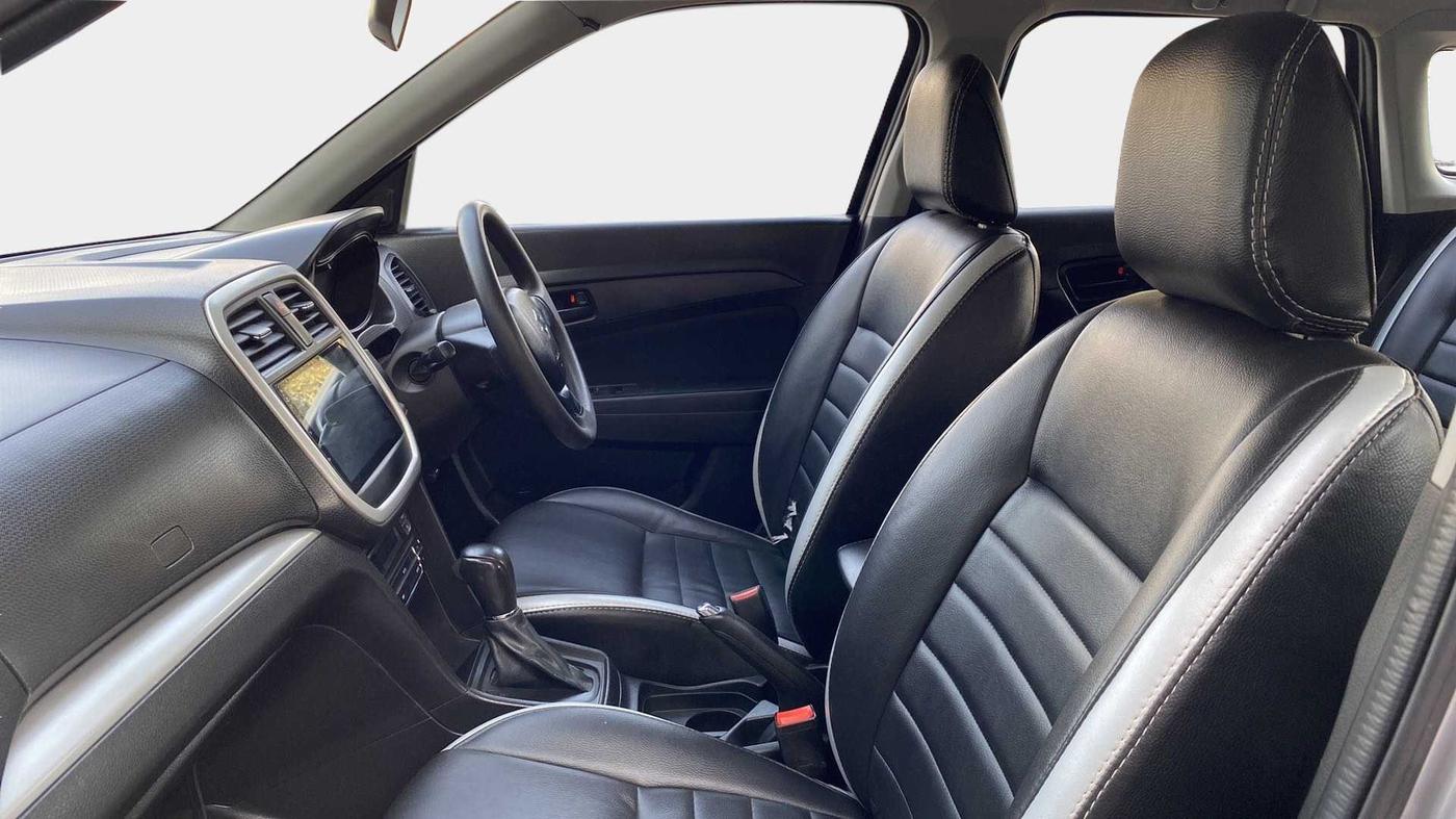 2021 Maruti Vitara Brezza VXI AT SHVS, Petrol, Automatic, 47,695 km, Right Side Front Door Cabin