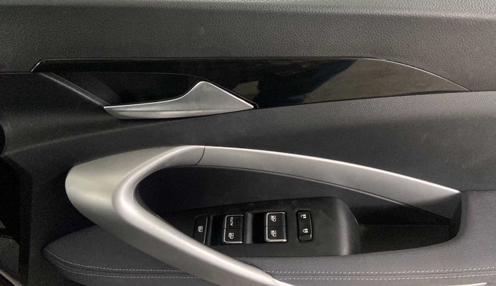 2021 MG HECTOR SHINE 1.5 PETROL TURBO CVT, Petrol, Automatic, 17,675 km, Driver Side Door Panels Control