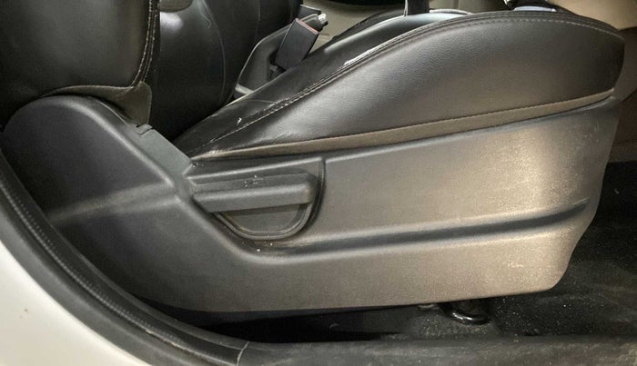 2013 Hyundai i20 MAGNA (O) 1.2, Petrol, Manual, 68,039 km, Driver Side Adjustment Panel
