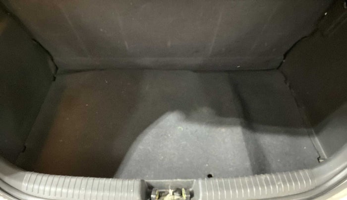 2013 Hyundai i20 MAGNA (O) 1.2, Petrol, Manual, 68,039 km, Boot Inside