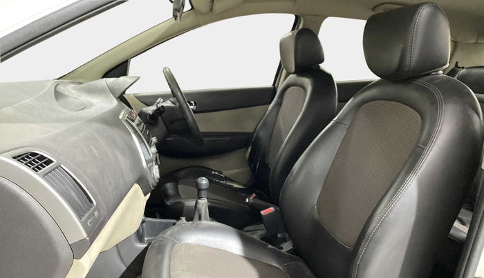 2013 Hyundai i20 MAGNA (O) 1.2, Petrol, Manual, 68,039 km, Right Side Front Door Cabin