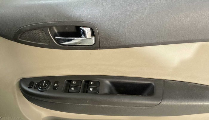 2013 Hyundai i20 MAGNA (O) 1.2, Petrol, Manual, 68,039 km, Driver Side Door Panels Control