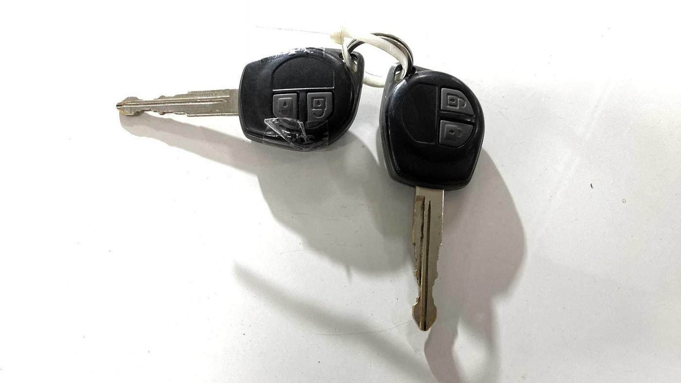 2015 Maruti Wagon R 1.0 VXI, CNG, Manual, 34,816 km, Key Close Up
