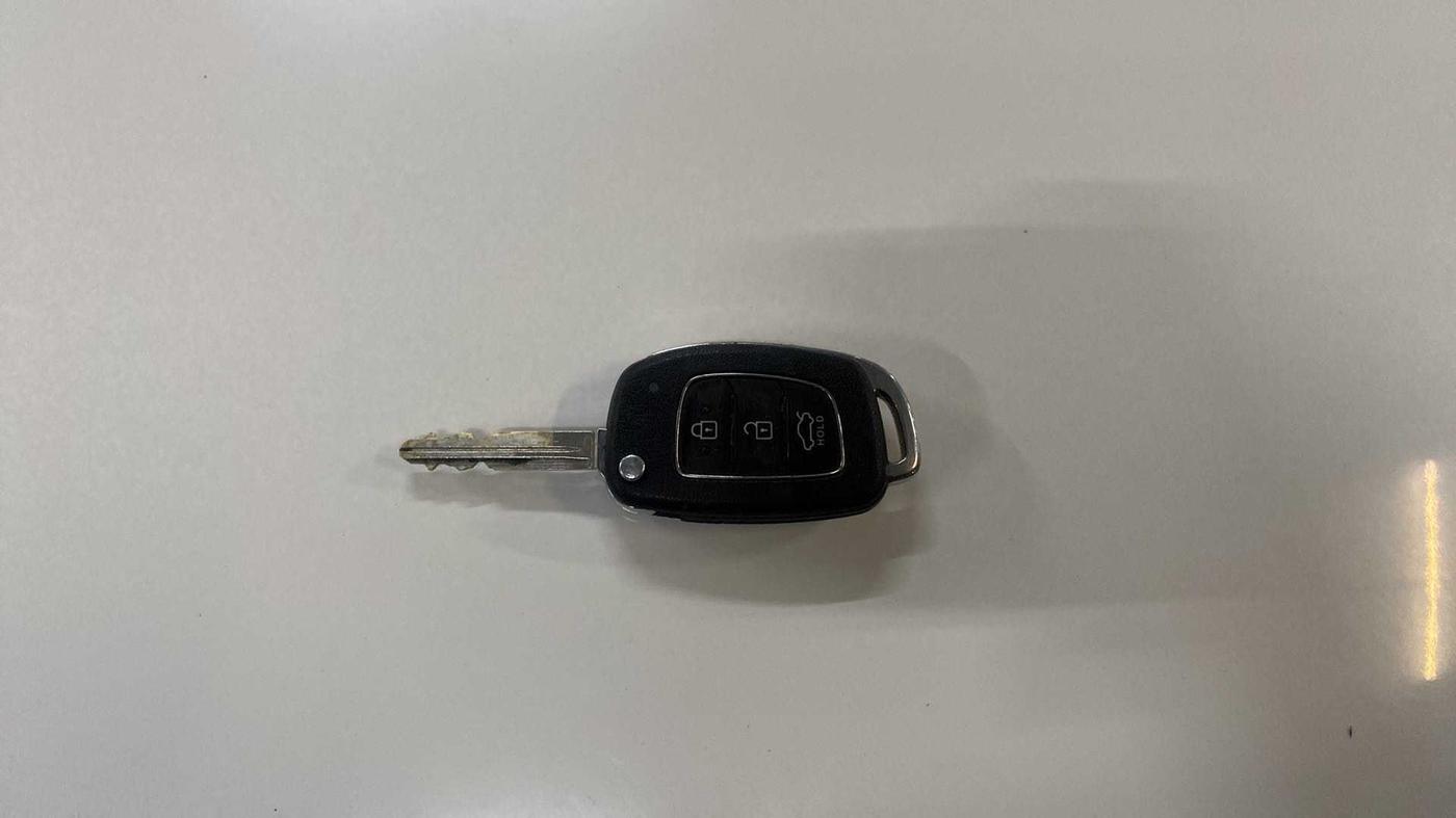2021 Hyundai AURA S 1.2 AMT, Petrol, Automatic, 11,560 km, Key Close Up