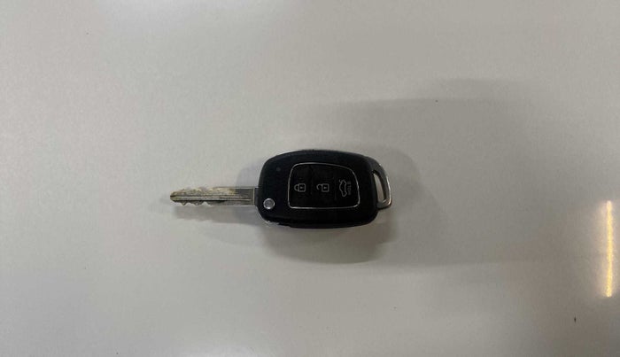 2021 Hyundai AURA S 1.2 AMT, Petrol, Automatic, 11,560 km, Key Close Up