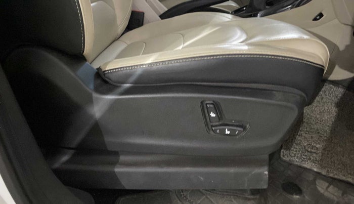 2022 MG HECTOR SHARP 2.0 DIESEL, Diesel, Manual, 23,375 km, Driver Side Adjustment Panel