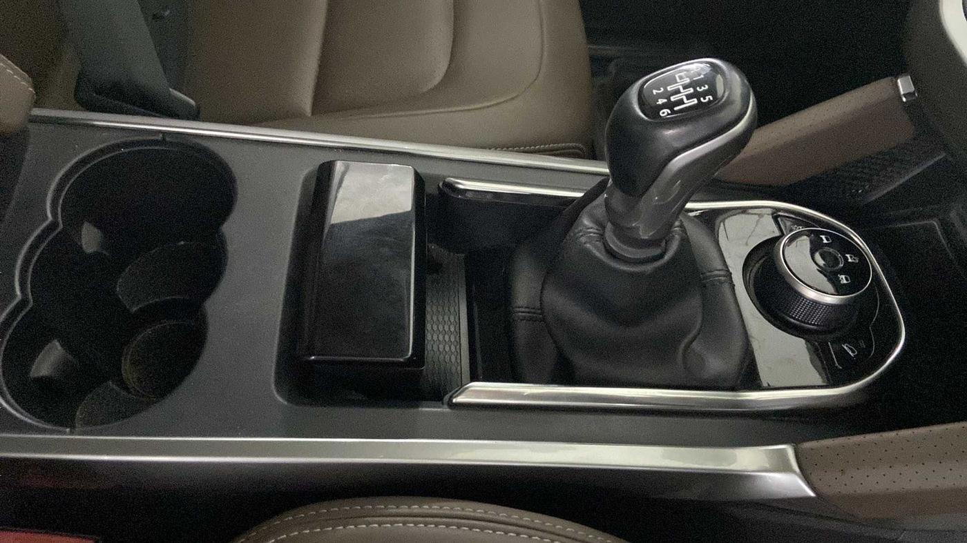 2019 Tata Harrier XZ 2.0L, Diesel, Manual, 25,979 km, Gear Lever