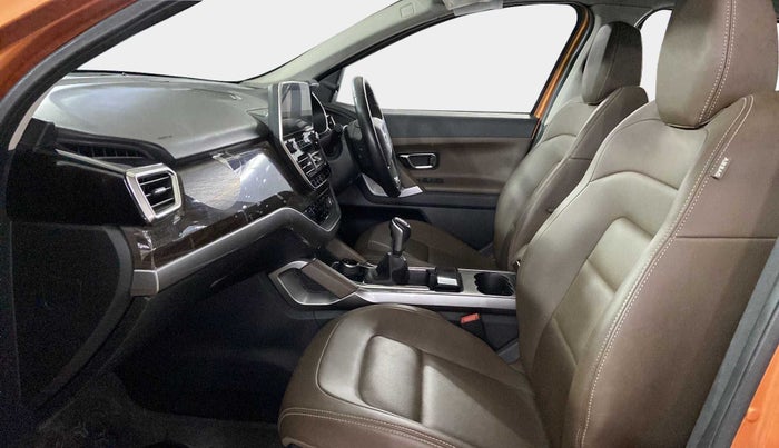 2019 Tata Harrier XZ 2.0L, Diesel, Manual, 25,979 km, Right Side Front Door Cabin