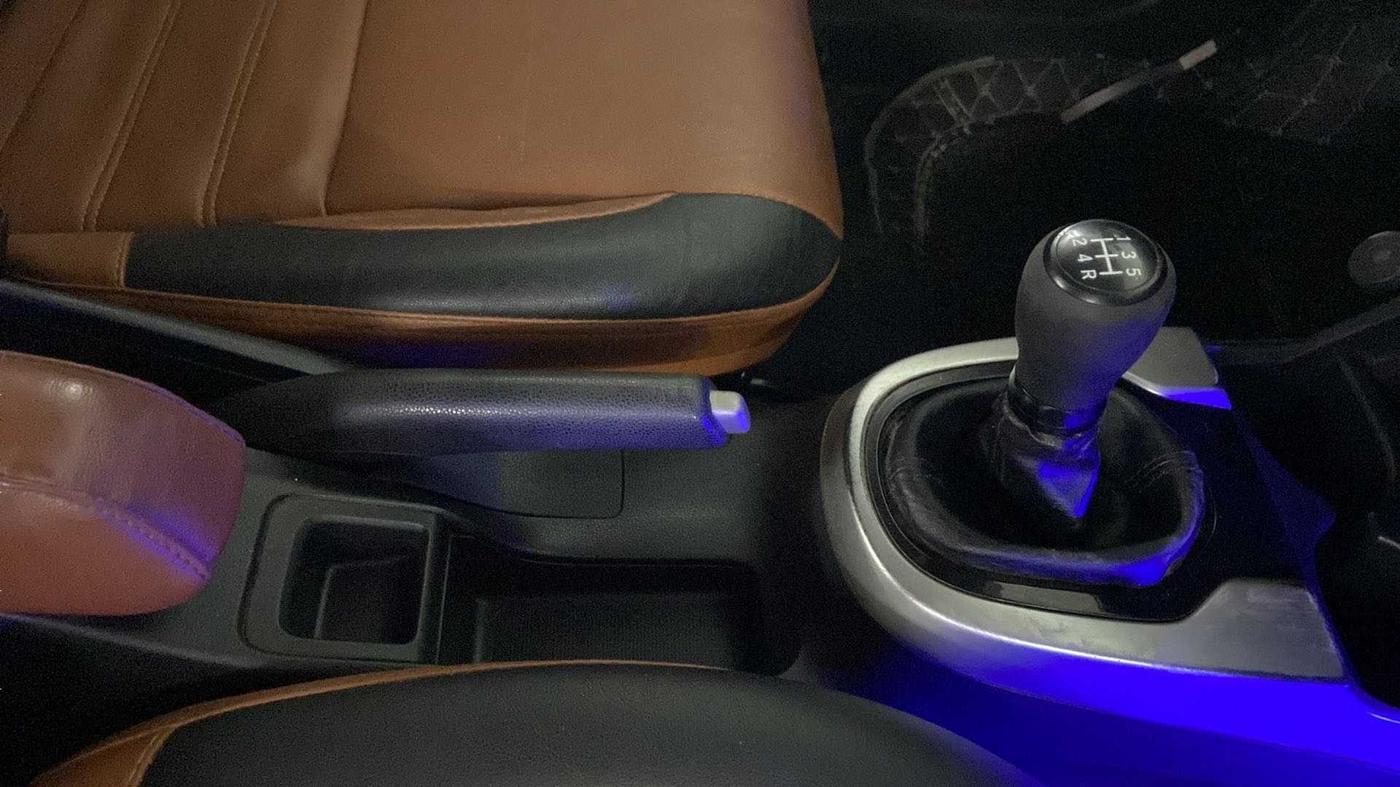 2017 Honda WR-V 1.2L I-VTEC VX MT, Petrol, Manual, 53,104 km, Gear Lever