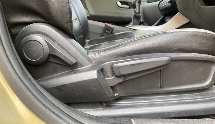 2020 Tata ALTROZ XZ PETROL, Petrol, Manual, 93,526 km, Driver Side Adjustment Panel