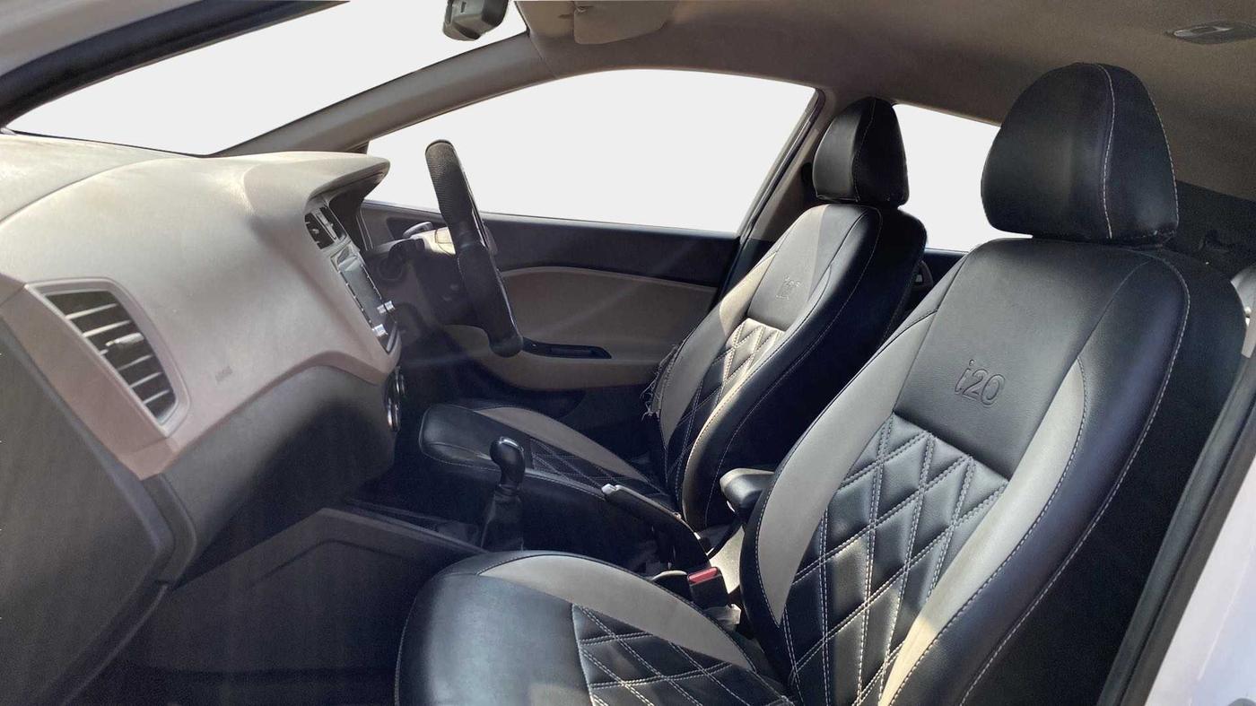 2017 Hyundai Elite i20 SPORTZ 1.2, CNG, Manual, 95,103 km, Right Side Front Door Cabin