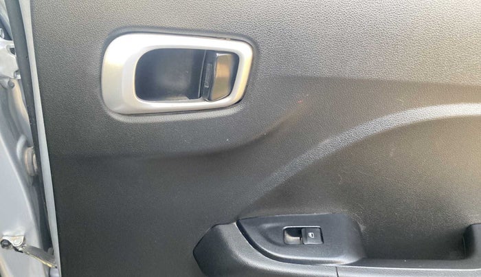 2021 Hyundai VENUE SX 1.0 TURBO IMT, Petrol, Manual, 17,925 km, Right rear window switch / handle - Switch/handle not functional