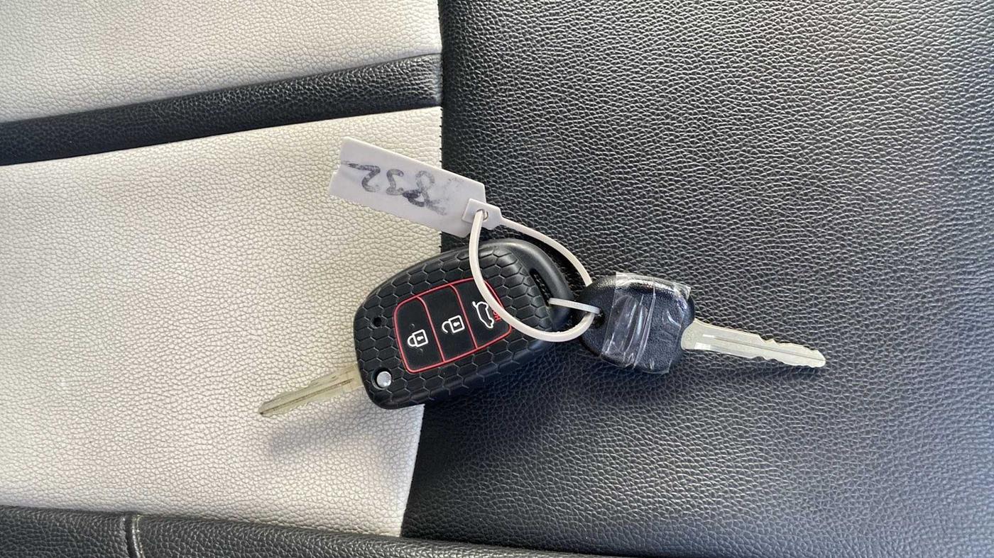 2021 Hyundai VENUE SX 1.0 TURBO IMT, Petrol, Manual, 17,925 km, Key Close Up