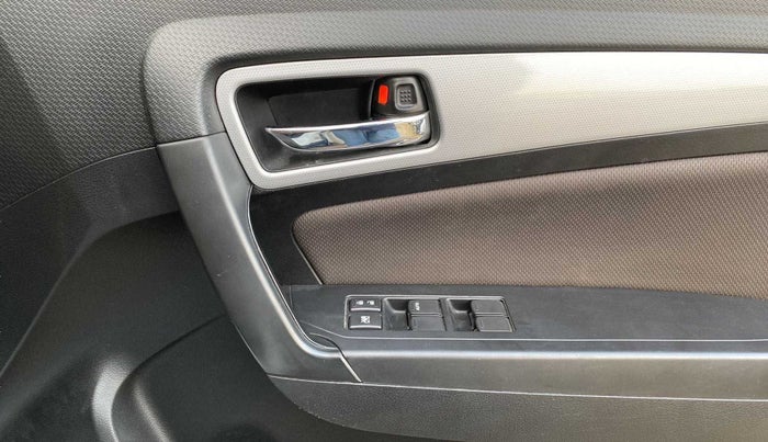 2022 Toyota URBAN CRUISER PREMIUM GRADE AT, Petrol, Automatic, 23,718 km, Driver Side Door Panels Control