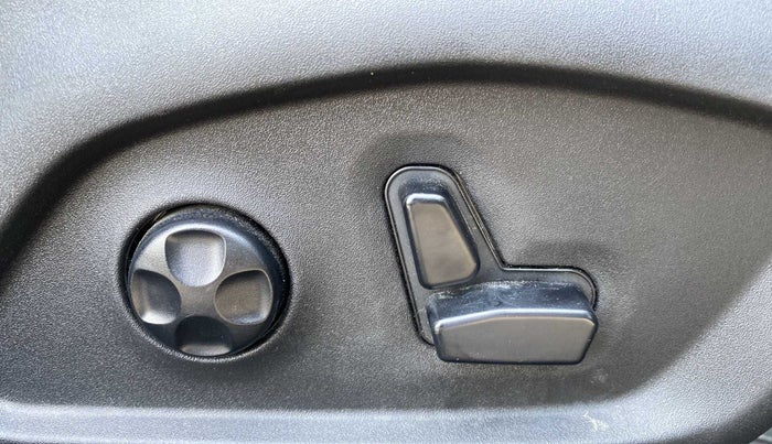 2020 Jeep Compass LIMITED PLUS PETROL AT, Petrol, Automatic, 30,131 km, Driver Side Adjustment Panel
