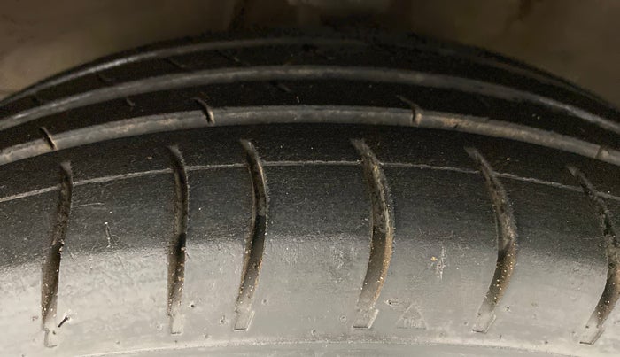 2013 Hyundai i10 SPORTZ 1.2 AT, Petrol, Automatic, 78,272 km, Left Front Tyre Tread