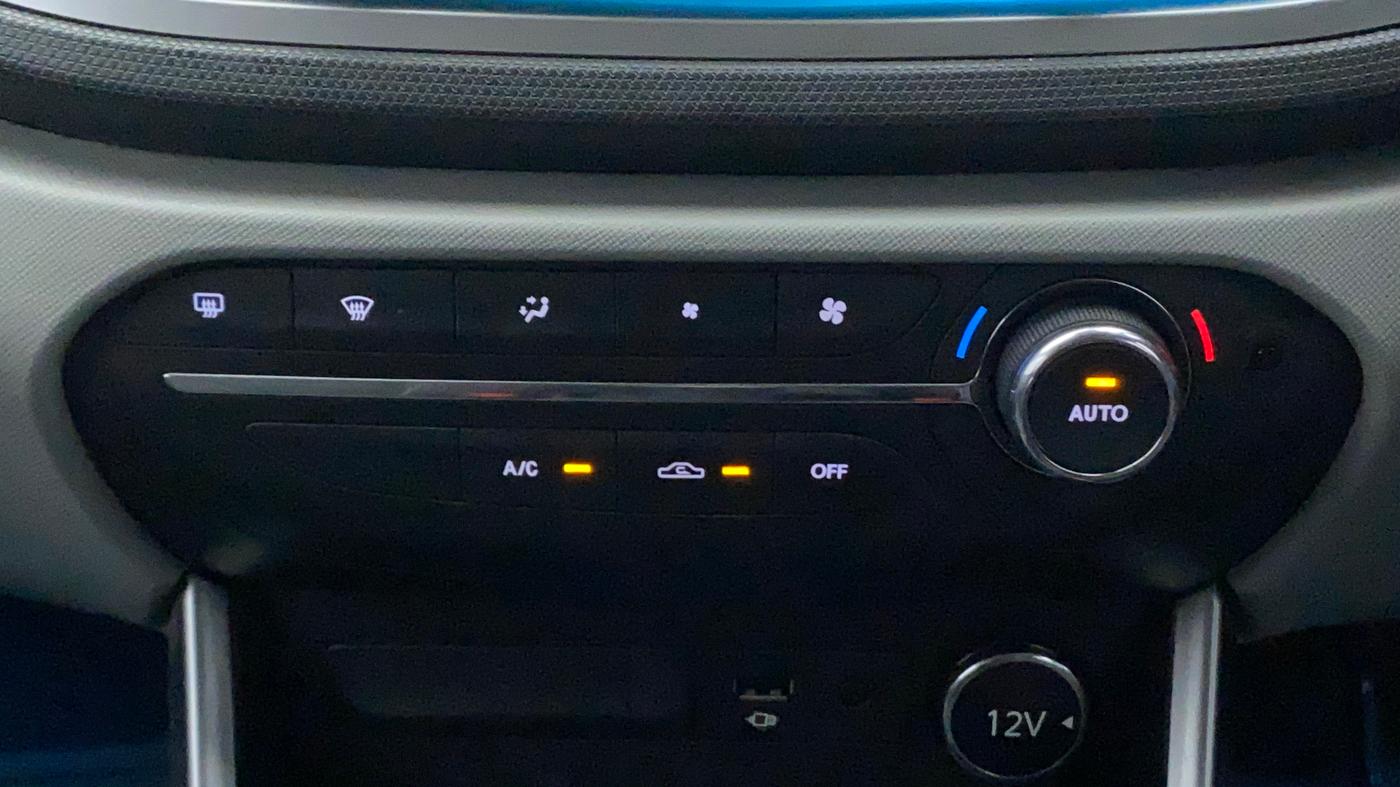 2020 Tata ALTROZ XZ PETROL, Petrol, Manual, 30,423 km, Automatic Climate Control