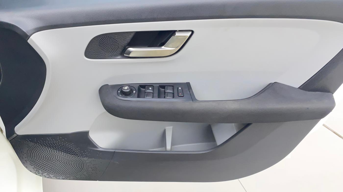 2020 Tata ALTROZ XZ PETROL, Petrol, Manual, 30,423 km, Driver Side Door Panels Control