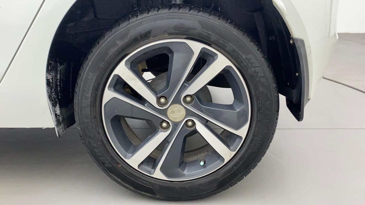 2020 Tata ALTROZ XZ PETROL, Petrol, Manual, 30,423 km, Left Rear Wheel