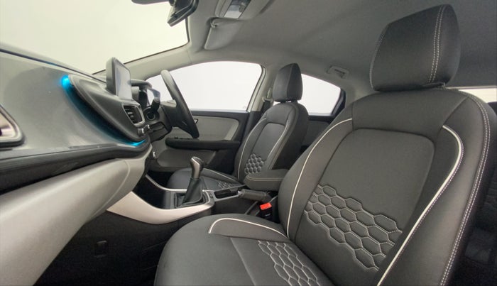 2020 Tata ALTROZ XZ PETROL, Petrol, Manual, 30,423 km, Right Side Front Door Cabin