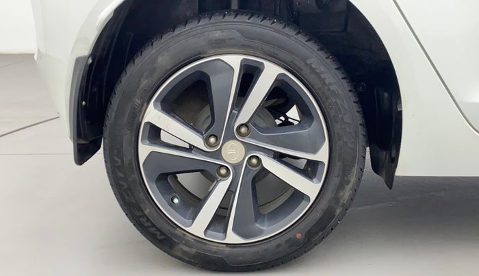 2020 Tata ALTROZ XZ PETROL, Petrol, Manual, 30,423 km, Right Rear Wheel