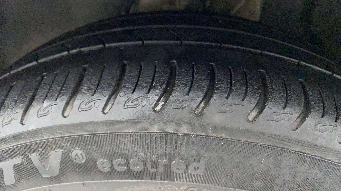 2020 Tata ALTROZ XZ PETROL, Petrol, Manual, 30,423 km, Left Front Tyre Tread