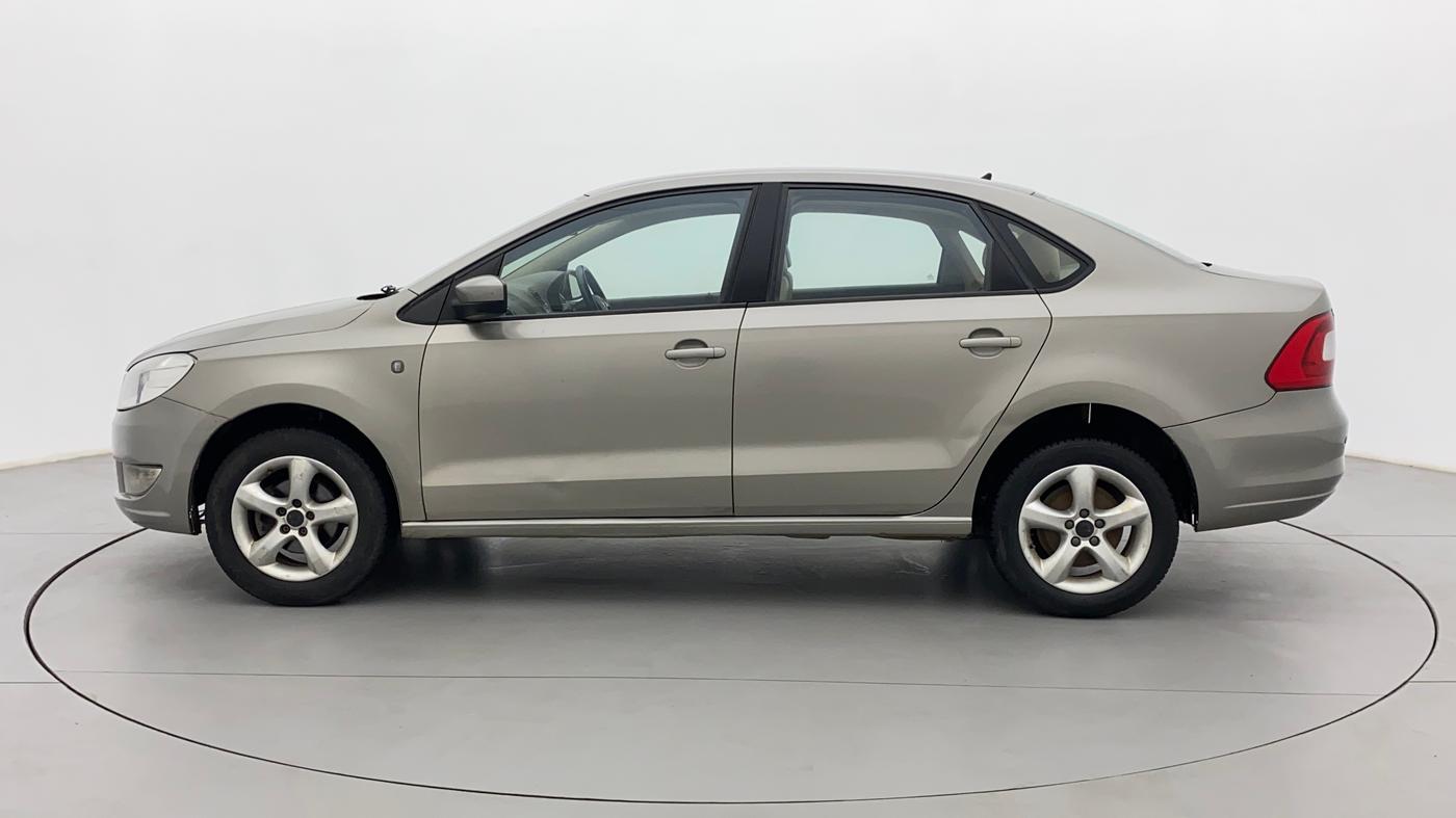 2013 Skoda Rapid ELEGANCE 1.6 MPI MT, Petrol, Manual, 96,965 km, Left Side