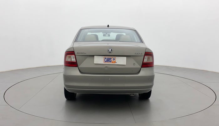 2013 Skoda Rapid ELEGANCE 1.6 MPI MT, Petrol, Manual, 96,965 km, Back/Rear