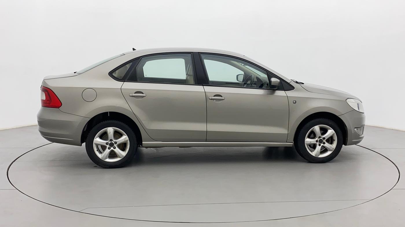 2013 Skoda Rapid ELEGANCE 1.6 MPI MT, Petrol, Manual, 96,965 km, Right Side View