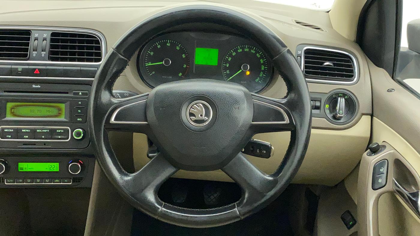 2013 Skoda Rapid ELEGANCE 1.6 MPI MT, Petrol, Manual, 96,965 km, Steering Wheel Close Up