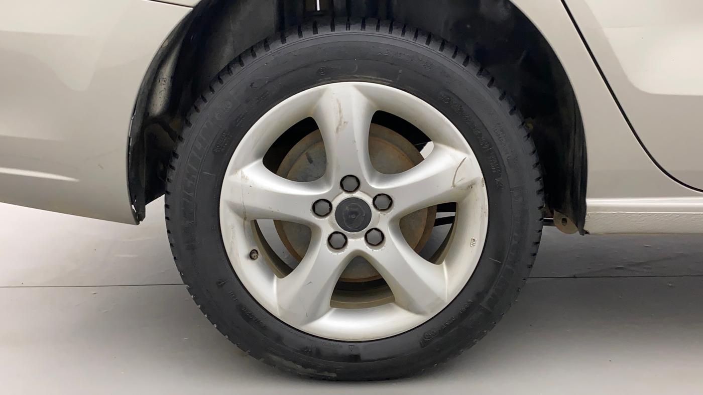 2013 Skoda Rapid ELEGANCE 1.6 MPI MT, Petrol, Manual, 96,965 km, Right Rear Wheel
