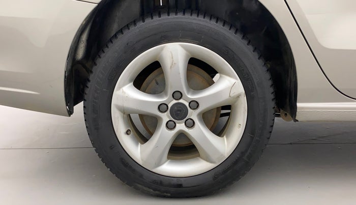 2013 Skoda Rapid ELEGANCE 1.6 MPI MT, Petrol, Manual, 96,965 km, Right Rear Wheel