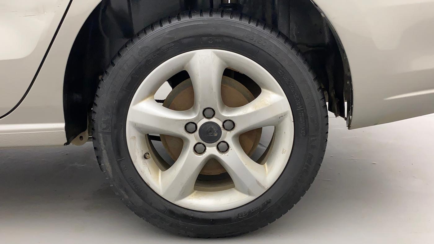 2013 Skoda Rapid ELEGANCE 1.6 MPI MT, Petrol, Manual, 96,965 km, Left Rear Wheel