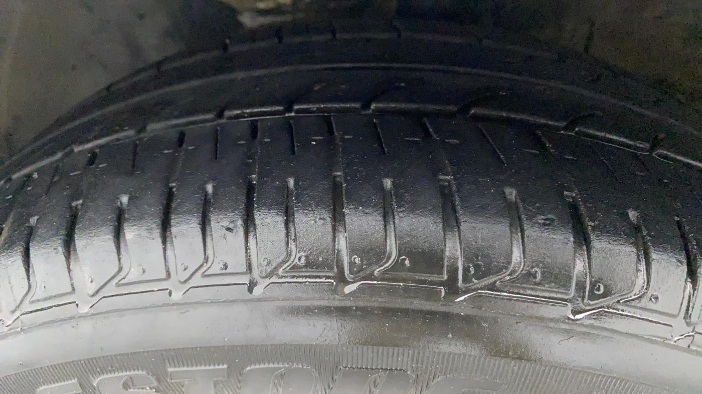 2019 Hyundai Verna 1.6 VTVT SX O, CNG, Manual, 61,381 km, Left Front Tyre Tread