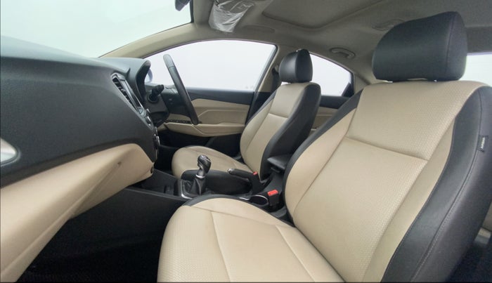 2019 Hyundai Verna 1.6 VTVT SX O, CNG, Manual, 61,381 km, Right Side Front Door Cabin