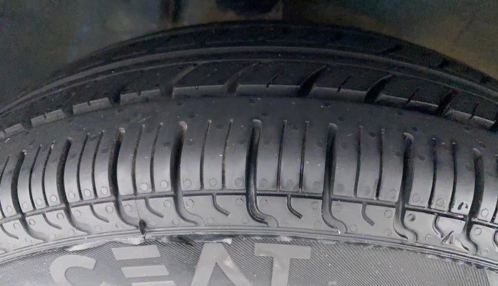 2017 Maruti Alto 800 LXI, Petrol, Manual, 40,707 km, Right Front Tyre Tread