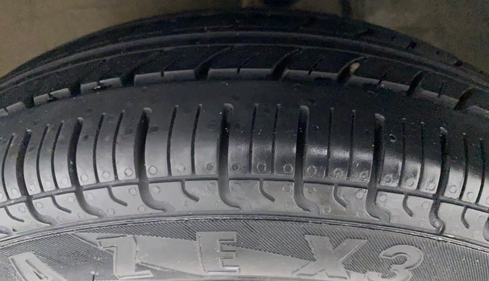 2017 Maruti Alto 800 LXI, Petrol, Manual, 40,707 km, Left Front Tyre Tread