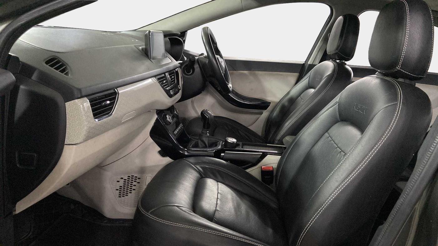 2020 Tata NEXON XZ PLUS (O) PETROL, Petrol, Manual, 31,357 km, Right Side Front Door Cabin