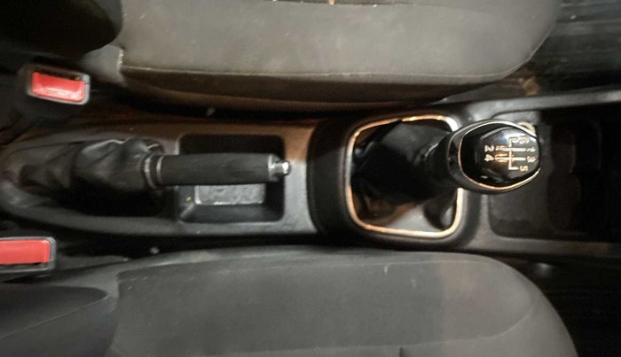2019 Renault Kwid RXT 0.8 (O), Petrol, Manual, 15,175 km, Gear Lever