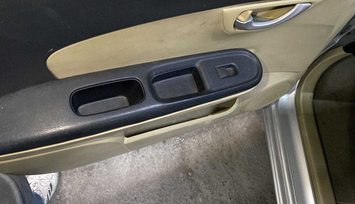 2015 Honda Brio VX AT, Petrol, Automatic, 70,049 km, Left front window switch / handle - Power window makes minor noise