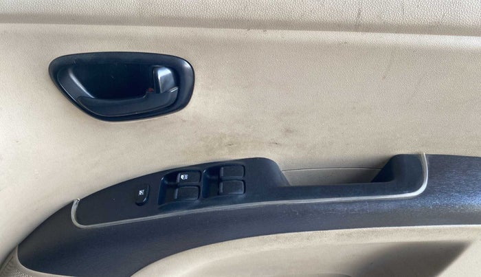 2010 Hyundai i10 MAGNA 1.2, Petrol, Manual, 45,011 km, Driver Side Door Panels Control