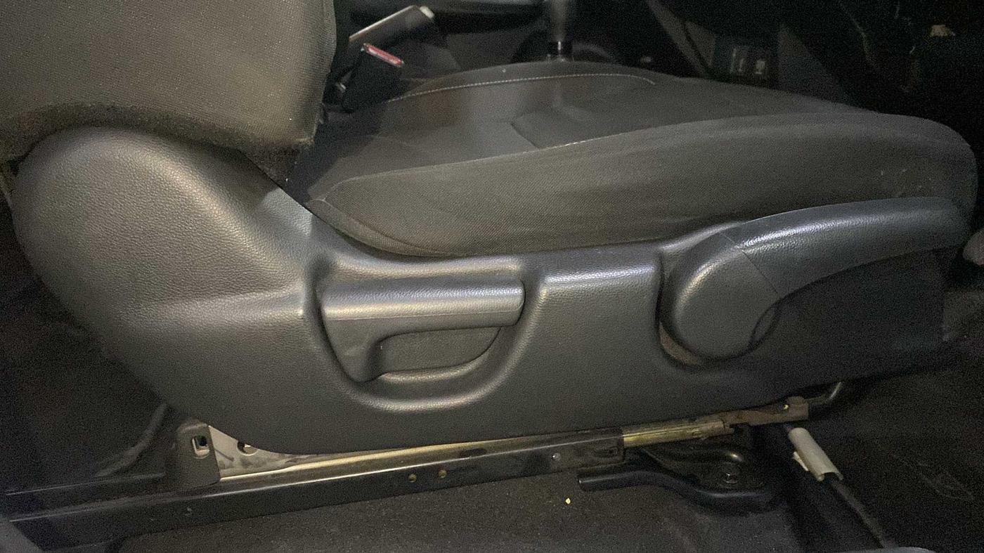 2020 Honda WR-V 1.5L I-DTEC SV MT, Diesel, Manual, 70,288 km, Driver Side Adjustment Panel