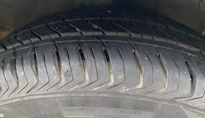 2014 Maruti Celerio VXI, Petrol, Manual, 1,25,649 km, Right Front Tyre Tread