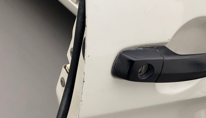 2014 Maruti Celerio VXI, Petrol, Manual, 1,25,649 km, Driver-side door - Slightly rusted