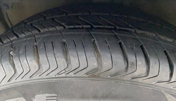 2014 Maruti Celerio VXI, Petrol, Manual, 1,25,649 km, Left Front Tyre Tread
