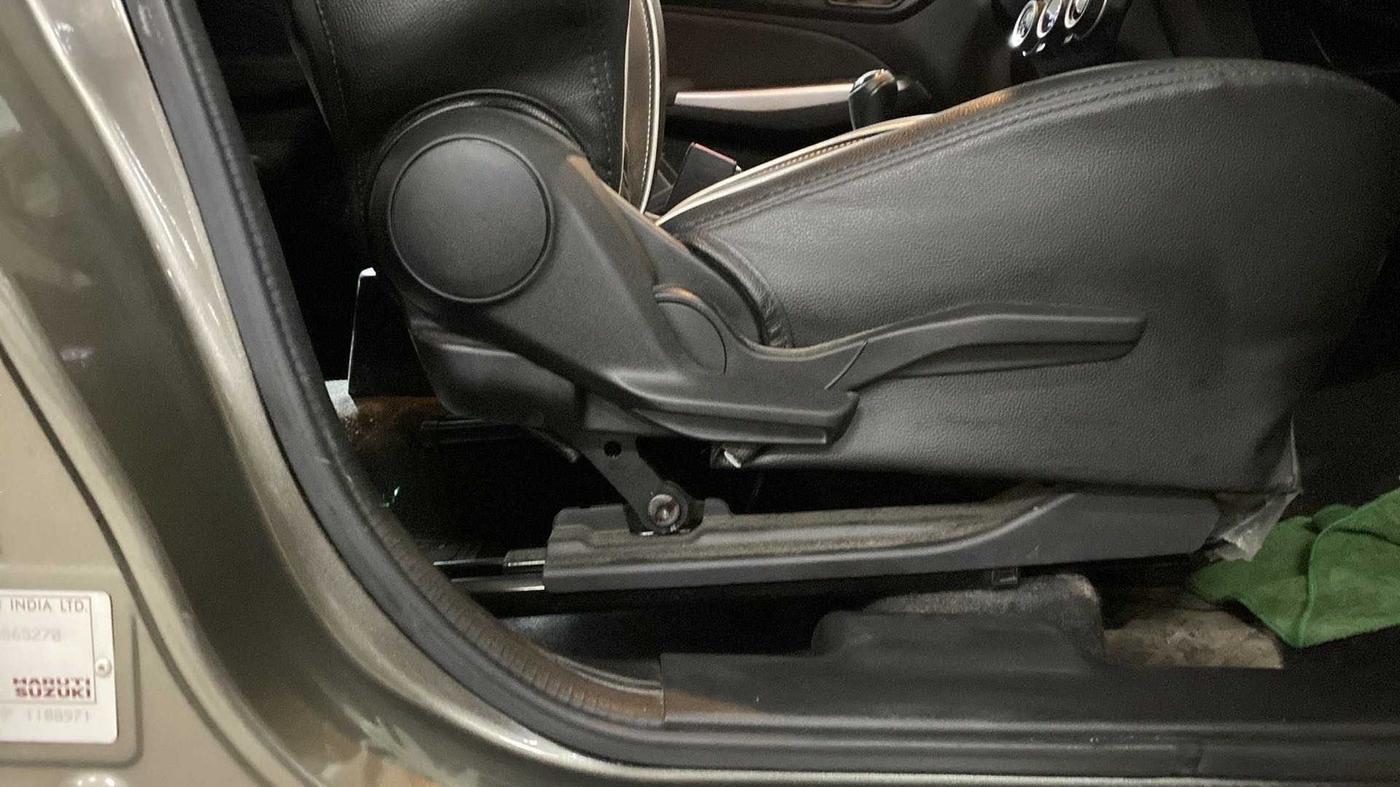 2021 Maruti Swift ZXI PLUS, Petrol, Manual, 17,543 km, Driver Side Adjustment Panel