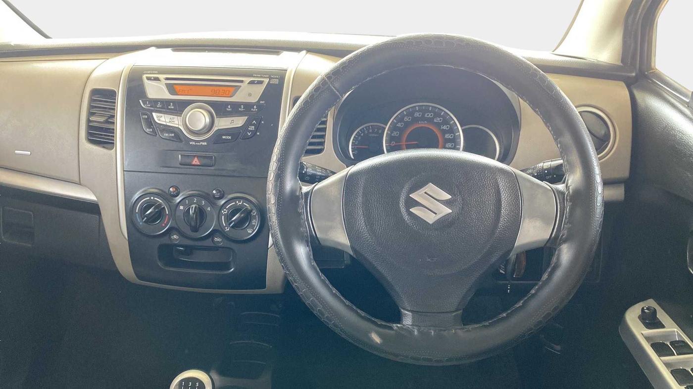 2015 Maruti Wagon R 1.0 VXI, Petrol, Manual, 37,361 km, Steering Wheel Close Up